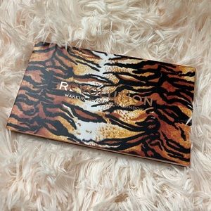 Makeup revolution eyeshadow palette